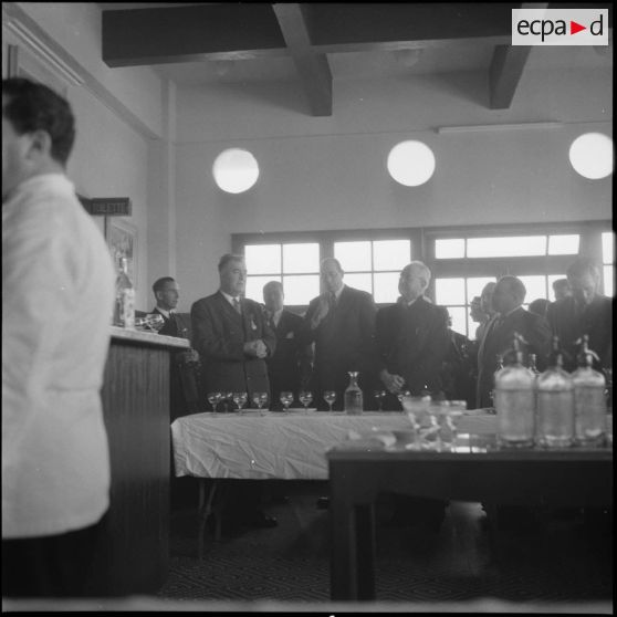 Cocktail après la cérémonie de remise de médaille.