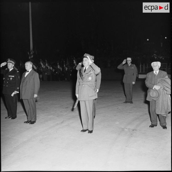 Revue des troupes par le maréchal Juin lors des commémorations de la bataille du Garigliano.