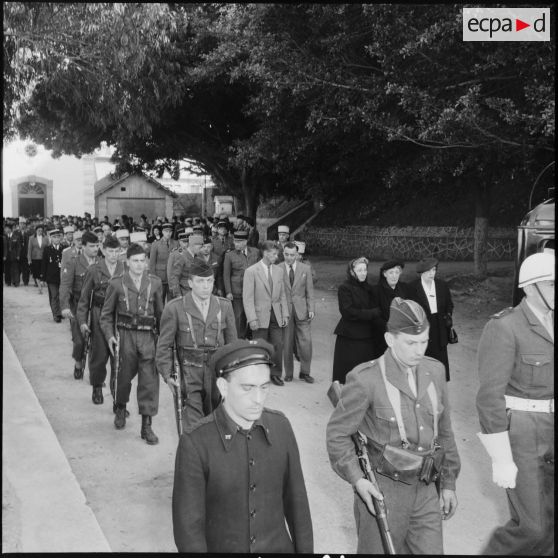 Cortège funèbre à l'hôpital Maillot.