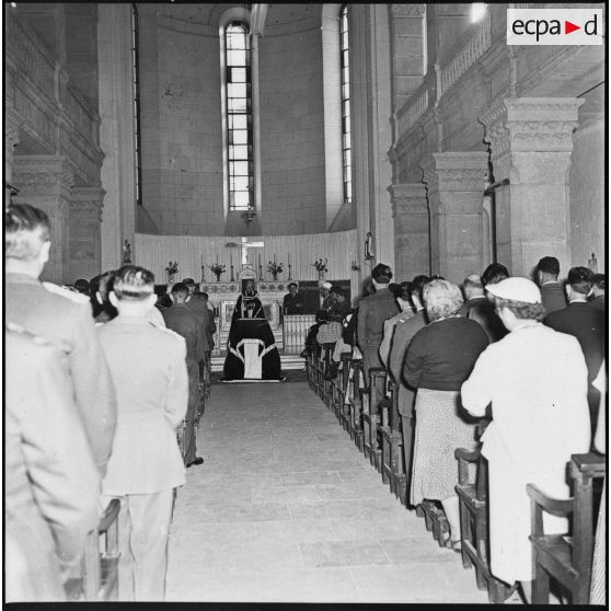 Veillée funèbre dans la chapelle de l'hôpital militaire de Maillot.