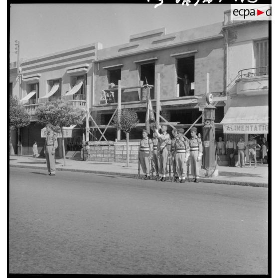 Le lieutenant-colonel Tredet passe les troupes du contingent 54/1 en revue à Fort-de-l'Eau.