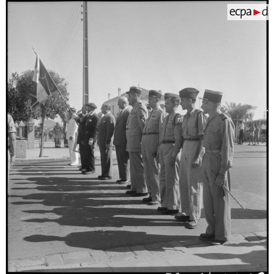 Anciens combattants d'un régiment de zouaves à Fort-de-l'Eau.