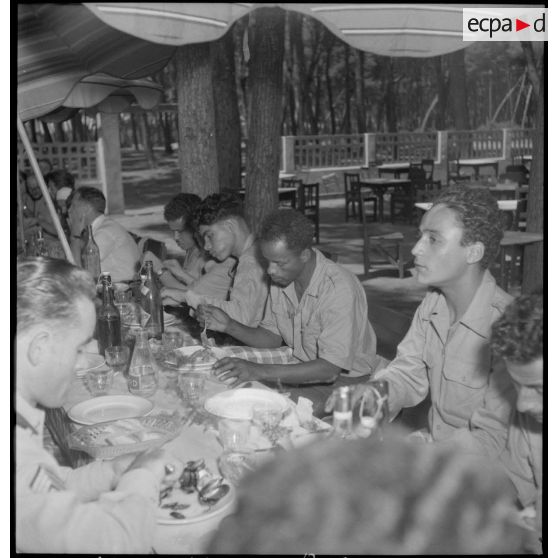 Repas des permissionnaires à Sidi Ferruch (Sidi Fredj).