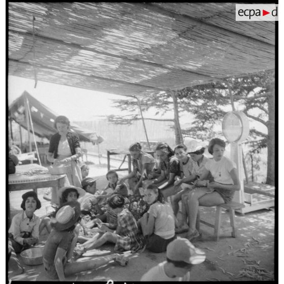 Vie quotidienne pour les enfants en colonies de vacances au centre de Chréa.