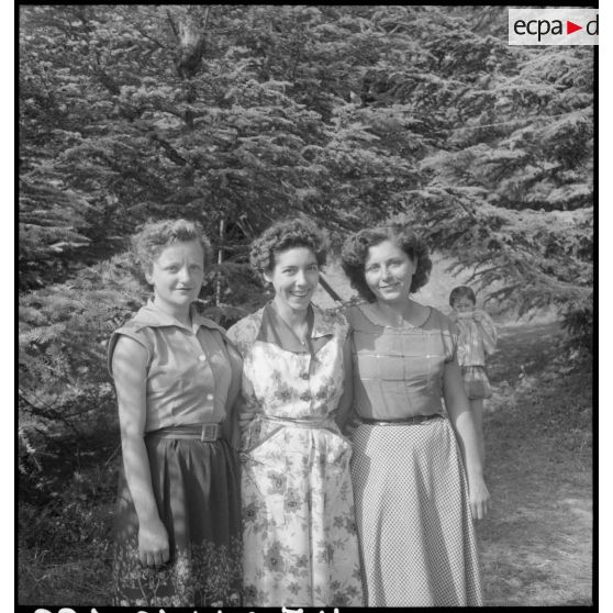 Personnels féminins de la colonie de vacances au centre de Chréa.