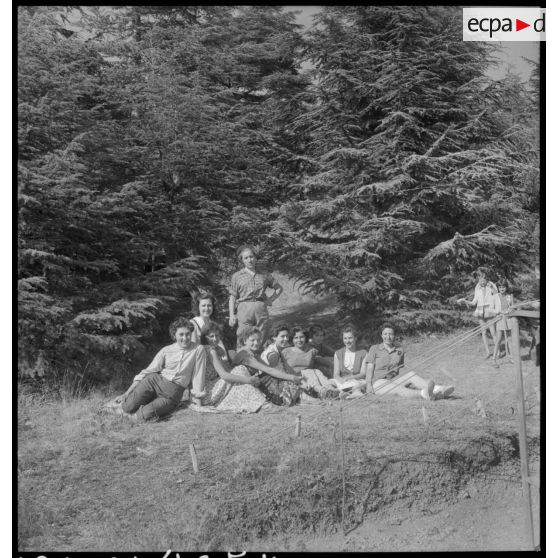 Personnels féminins de la colonie de vacances au centre de Chréa.