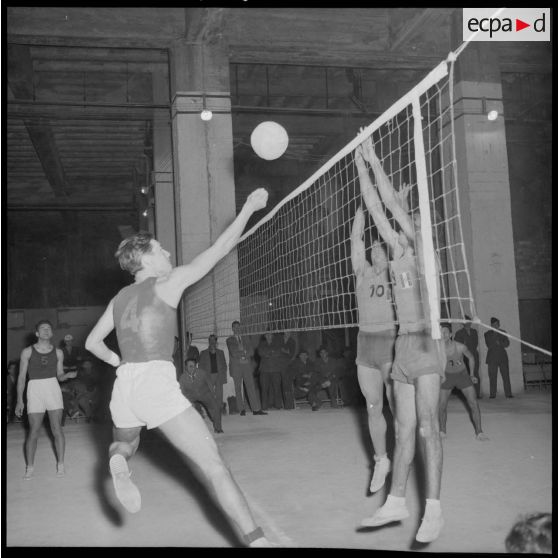 Déroulement du match de volley-ball.