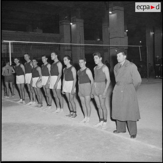 Présentation des deux équipes.