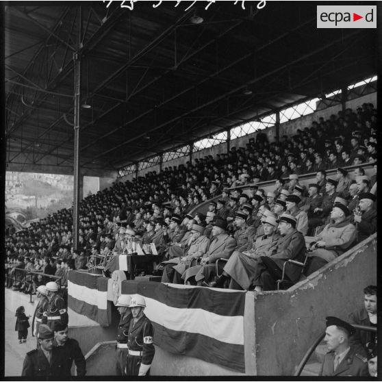 Finale de la coupe de football opposant le 45e RTrs et la 10e SIM au stade municipal d'Alger.