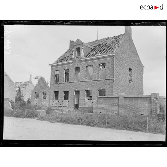 Nieucappelle. Maisons bombardées. [légende d'origine]