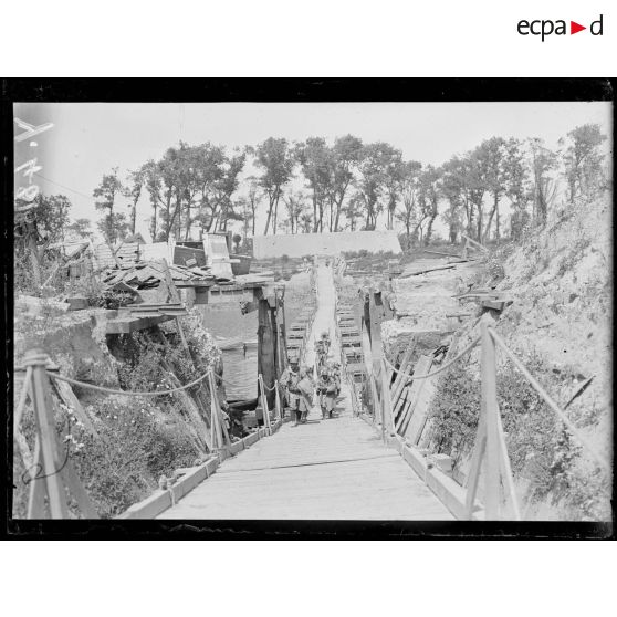 Nieuport. Pont de radeaux sur l'Yser. [légende d'origine]