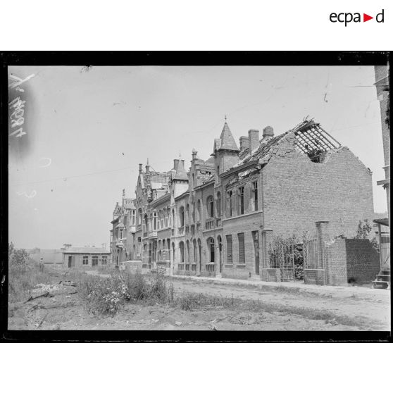 Nieuport. Groupe de maisons de style flamand dans le quartier de lagune. [légende d'origine]