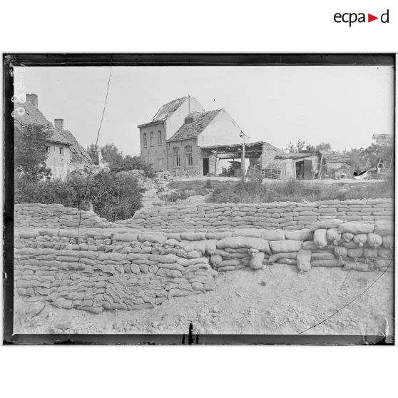 St Jacques Cappelle. Défenses devant le village. [légende d'origine]