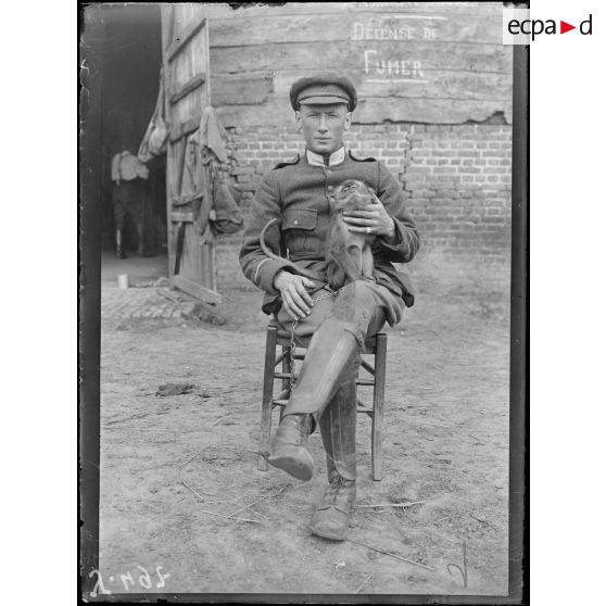 Près d'Houthem. Boudah, signe fétiche d'un escadron de lanciers belges. [légende d'origine]