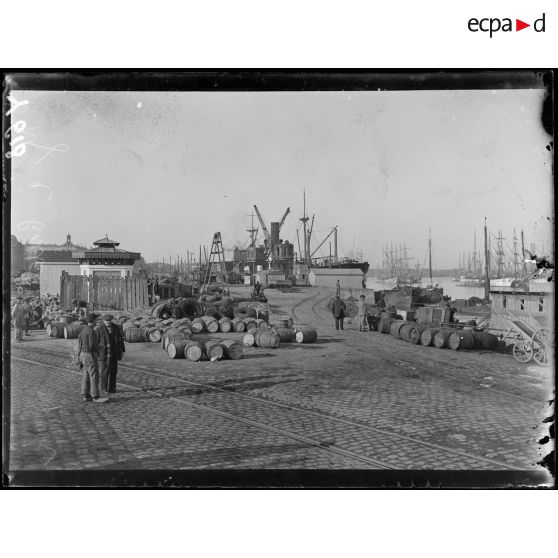 Bordeaux. Le quai. [légende d'origine]