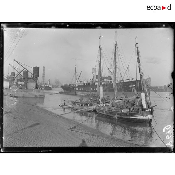 Bordeaux. Le port et le quai. [légende d'origine]