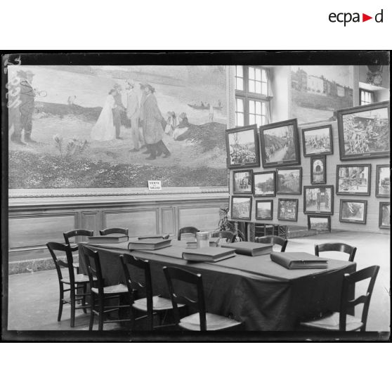 Toulouse. La table des albums. [légende d'origine]