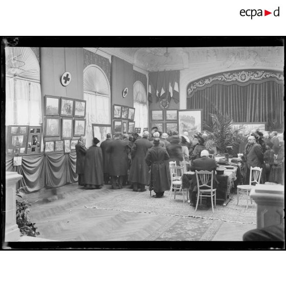Nice. L'inauguration de l'exposition de la SPA. [légende d'origine]