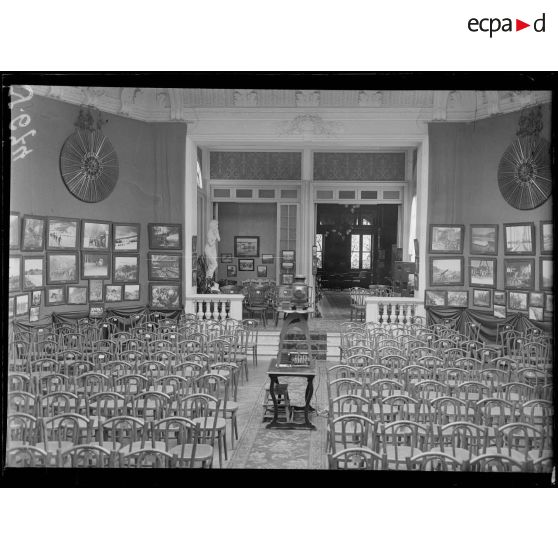 Nice. Cercle artistique. Exposition de la SPA. La salle de conférences. [légende d'origine]