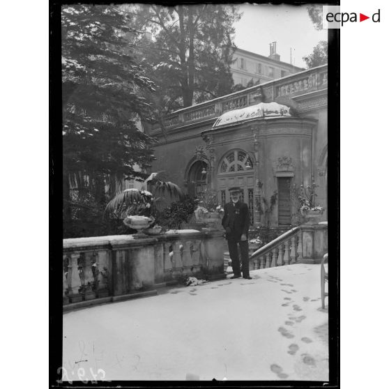 Nice. Un coin du jardin du Cercle sous la neige. [légende d'origine]