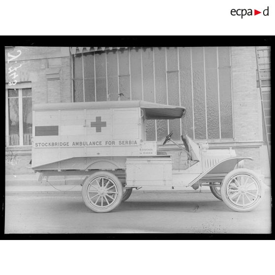Paris. Ambulance américaine automobile pour la Serbie. [légende d'origine]