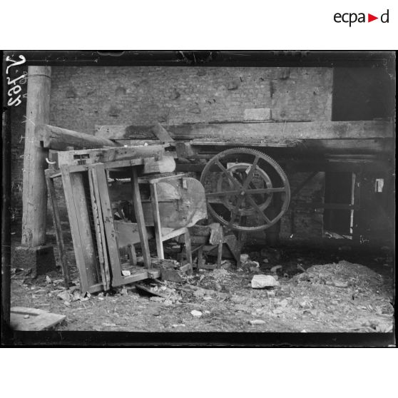 Glorieux (Meuse). Intérieur de ferme. [légende d’origine]