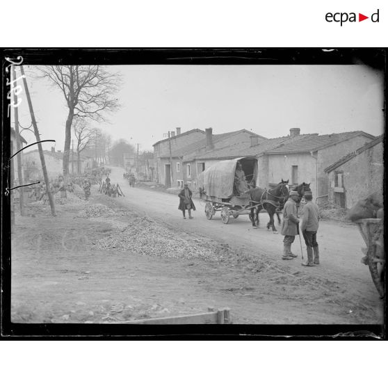 Glorieux (Meuse). Un coin du village. [légende d’origine]