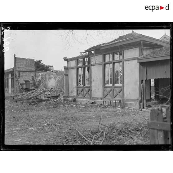 Glorieux (Meuse). Ruines de l’école. [légende d’origine]