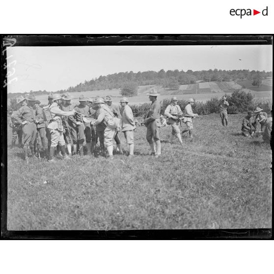 Mauvages (Meuse). Camp américain. Théorie du fusil mitrailleur. [légende d'origine]