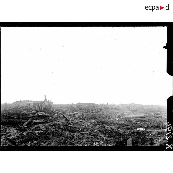 Des anciens abris allemands près du Saint Jansbeck. [légende d'origine]