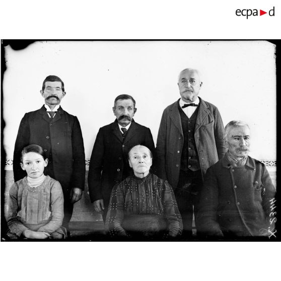 L'identification des évacués d'Alsace-Lorraine en décembre 1917. [légende d'origine]