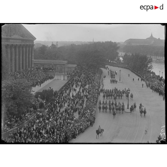 Paris. Obsèques nationales du général Gallieni devant le Palais Bourbon. [légende d'origine]