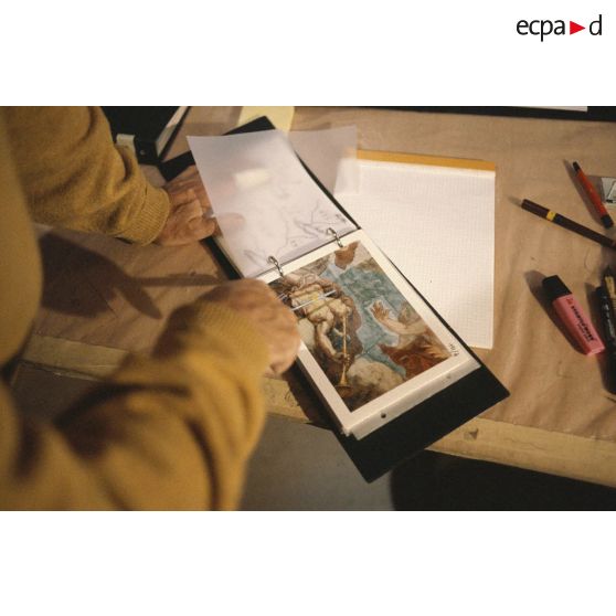 Restauration de la fresque couvrant la coupole de l'Hôtel national des Invalides.