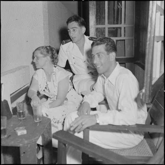 Des aviateurs au bal des AET (Anciens enfants de troupe).