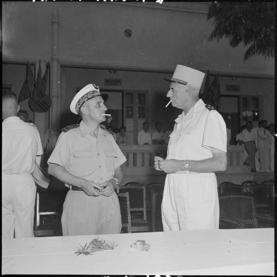 Le général de Linarès et le général Pélissié à la réception en l'honneur des officiers vietnamiens de la promotion Hoang Dieu.