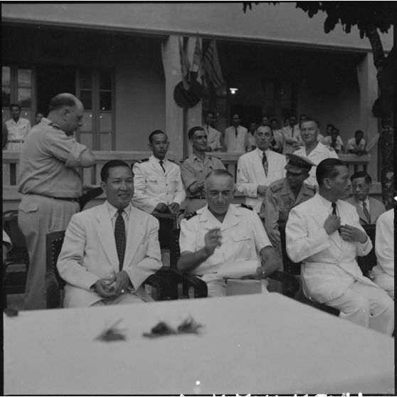 M. Pham Van Binh, le général de Linarès et le délégué du cabinet impérial M. Le-Thanh-Canh à la réception organisée en l'honneur des officiers vietnamiens de la promotion Hoang Dieu.