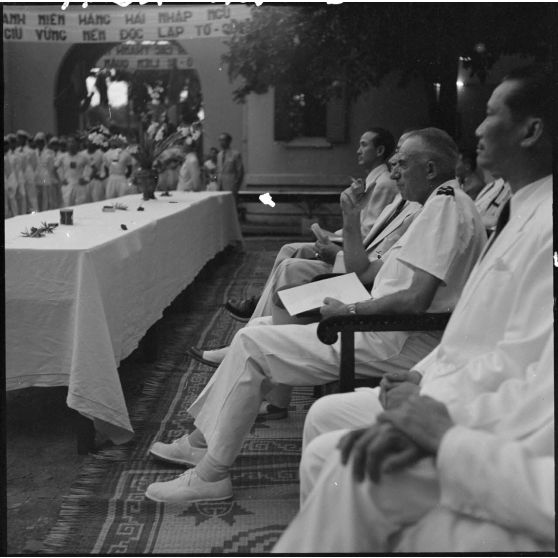 Le général de Linarès à la réception en l'honneur des officiers vietnamiens de la promotion Hoang Dieu.