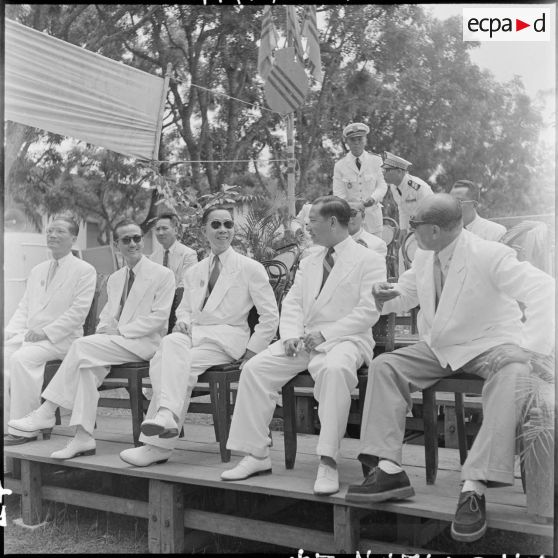 La tribune officielle de la course cycliste Hanoï-Hadong-Hanoï.