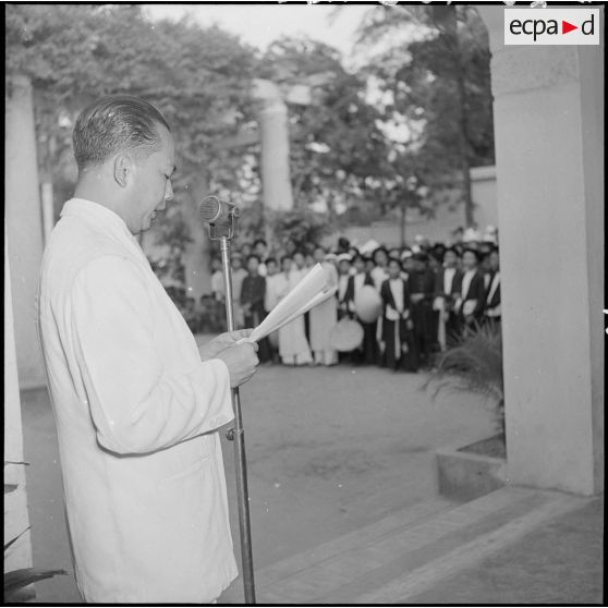 Discours d'un homme le jour de la distribution des prix aux élèves de l'enseignement populaire.