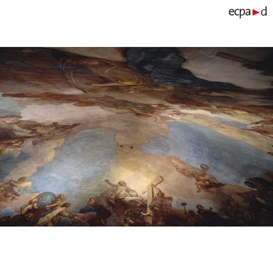 Restauration de la fresque couvrant la coupole de l'Hôtel national des Invalides.