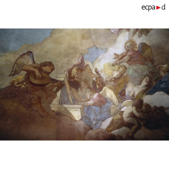 Restauration de la fresque couvrant la coupole de l'Hôtel national des Invalides.