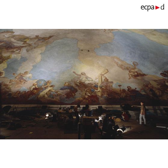 Restauration de la fresque couvrant la coupole de l'Hôtel national des Invalides.