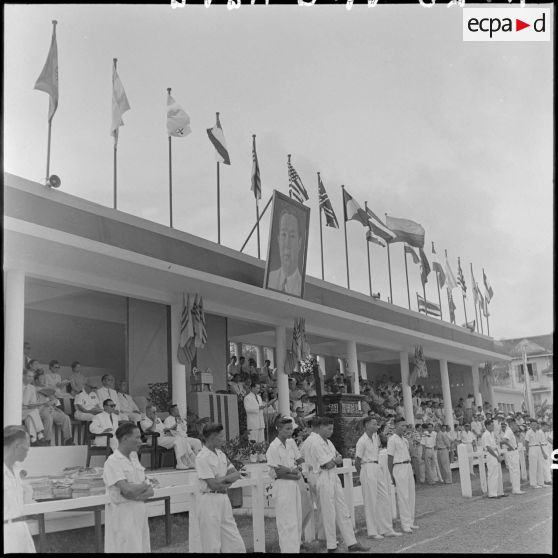 M. Pham Van Binh prononce un discours lors de l'inauguration de la "Semaine de la jeunesse" au stade Mangin.