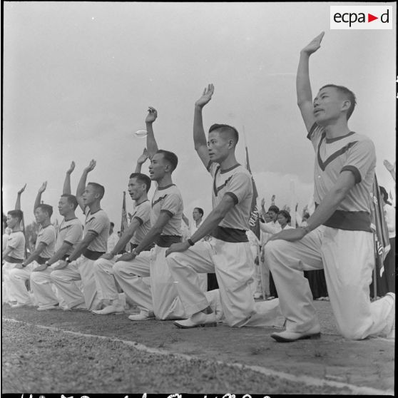 Délégations des groupements de jeunesse et moniteurs d'éducation physique lors de l'inauguration de la "Semaine de la jeunesse" au stade Mangin.