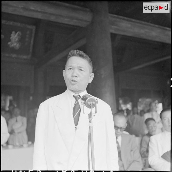 Discours de M. Nguyen Van Tam lors d'une remise de prix littéraires.