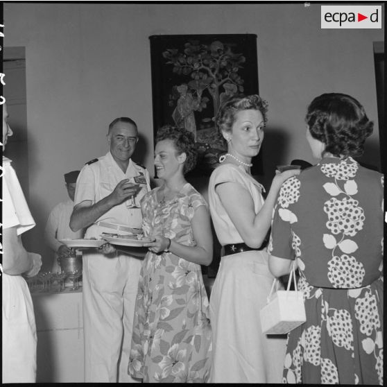 Cocktail à l'occasion de la remise de décorations chez le général de Linarès.