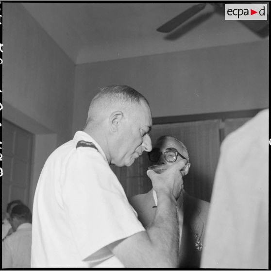 Le général de Linarès et M. Guillaume.