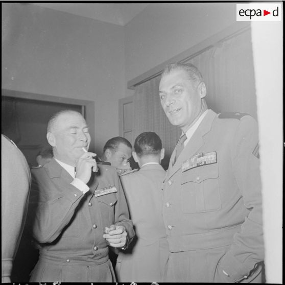 Le général Cogny et le général Dodelier sont présents à la réception du général de Linarès.