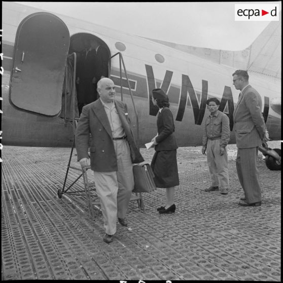 Arrivée de M. le député Franck  Arnal, parlementaire de la Commission.