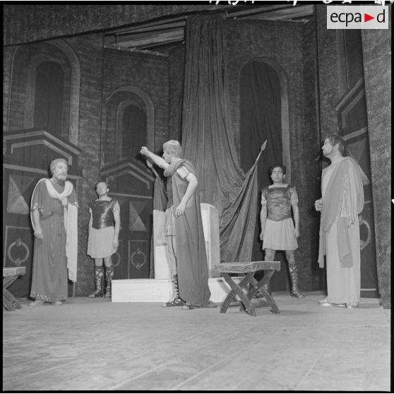 Une représentation de "Britannicus" au théâtre municipal d'Hanoï.